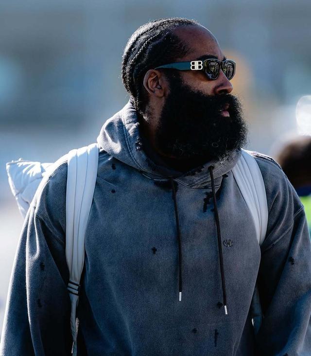 开云体育官网-科维托娃在西班牙队比赛中表现优异，比赛规则变更引发热议！引发球迷热议(科维托娃孕肚)